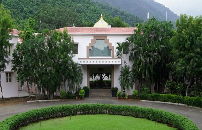 S J N International School