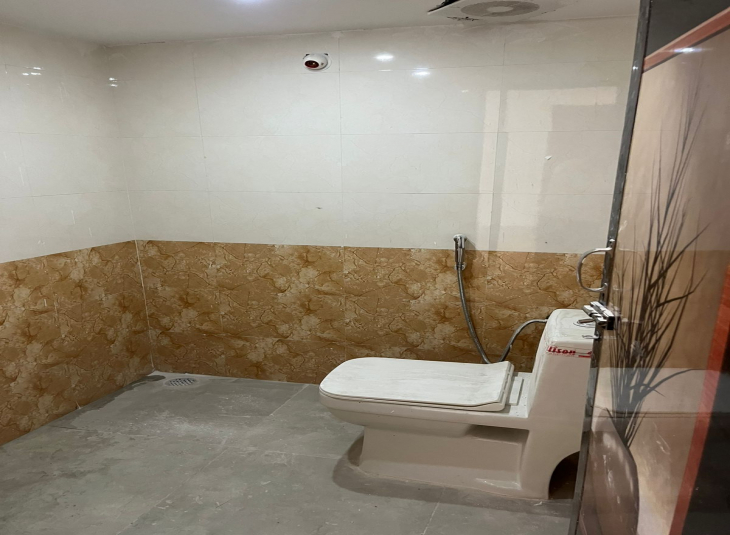 1200 Sqft, Commercial Shops in R S Puram