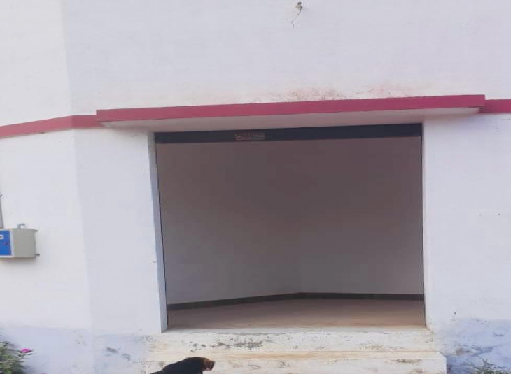 100 Sq.Ft,  Commercial Shops