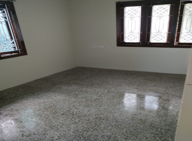 950 Sq.Ft,  Commercial Office / Space